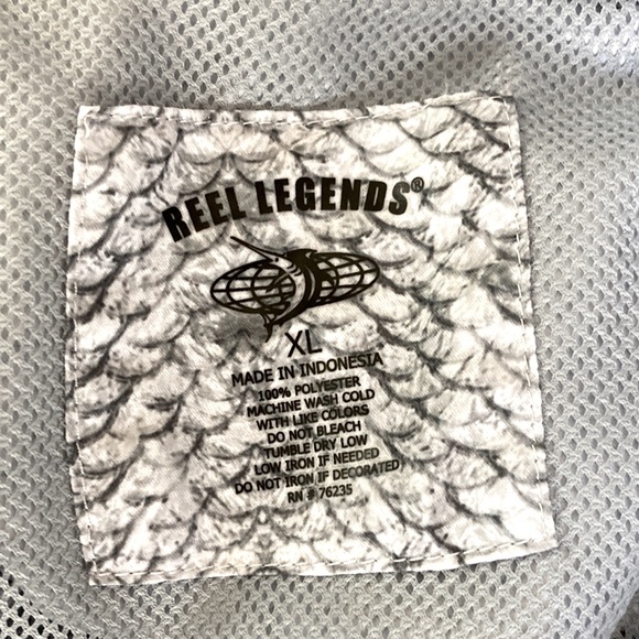 Reel Legends Sz XL Vented Fishing Shirt Button Front W/Pockets Gray Scale Print - Picture 10 of 10